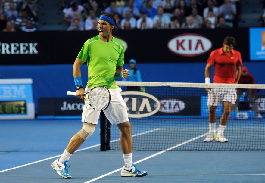 Australian Open 2012: Nadal e Federer si incontrano in semifinale. E&#39; il maiorchino a vincere in rimonta (6-7 6-2 7-.6 6-4). Afp
